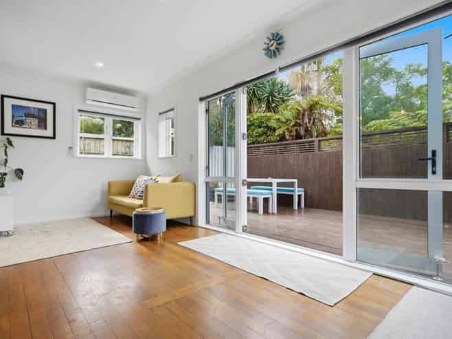 2/14 Hogans Road, Glenfield