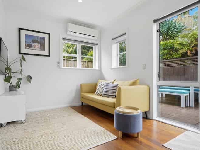 2/14 Hogans Road, Glenfield