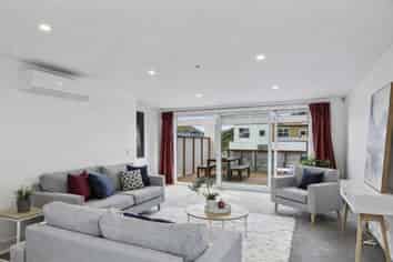 68 Saddleback Grove, Karori