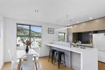 68 Saddleback Grove, Karori