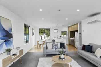 68 Saddleback Grove, Karori