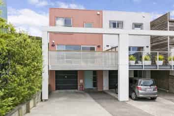 68 Saddleback Grove, Karori