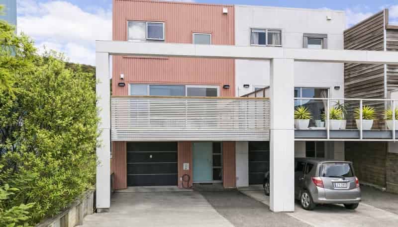 68 Saddleback Grove, Karori