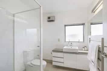 68 Saddleback Grove, Karori