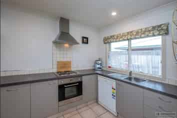 B/20 Reeve Street , Levin