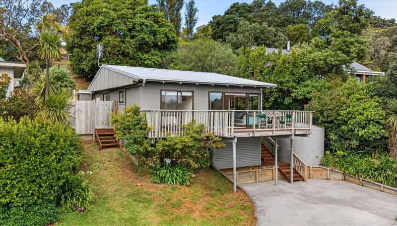 11 Hillside Crescent, Leigh