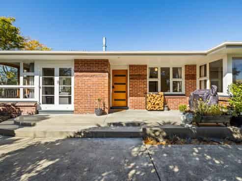 241 Lake Terrace Road, Shirley