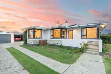 16 Esk Place, Mosgiel