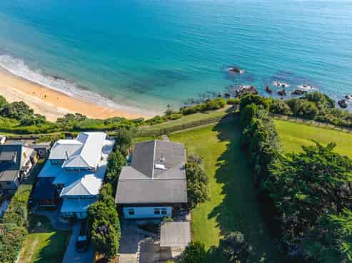 195 Ocean View Road, Oneroa