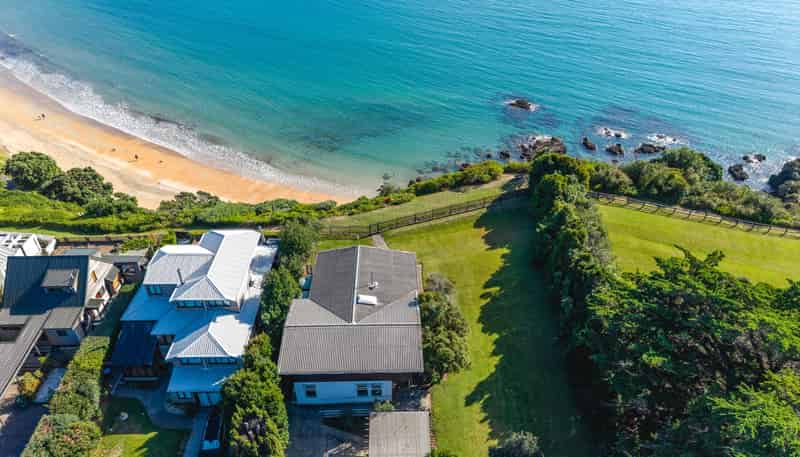 195 Ocean View Road, Oneroa