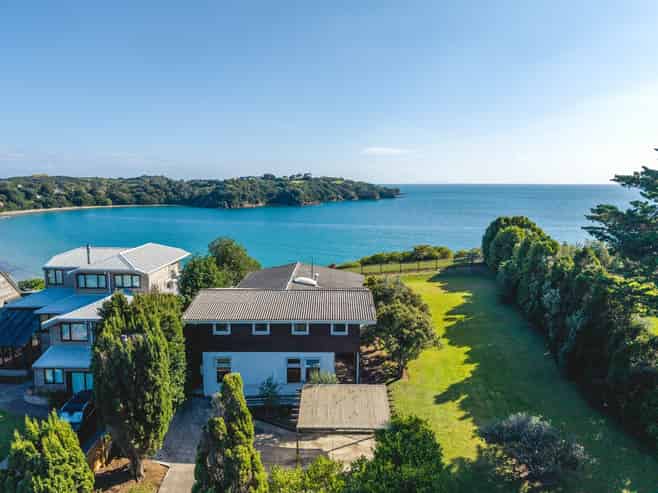 195 Ocean View Road, Oneroa