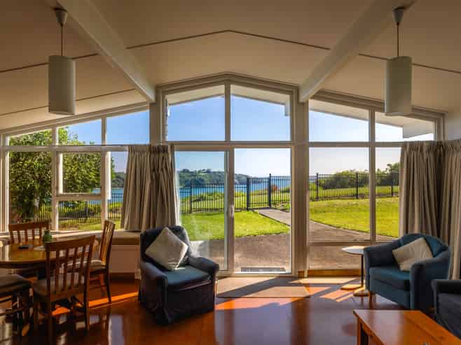 195 Ocean View Road, Oneroa