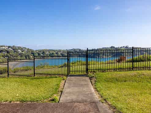 195 Ocean View Road, Oneroa