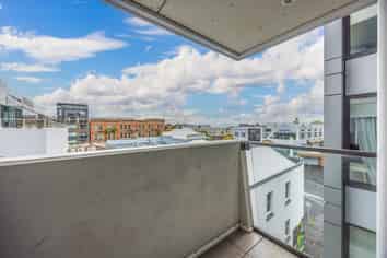 516/5 Howe Street, Auckland Central