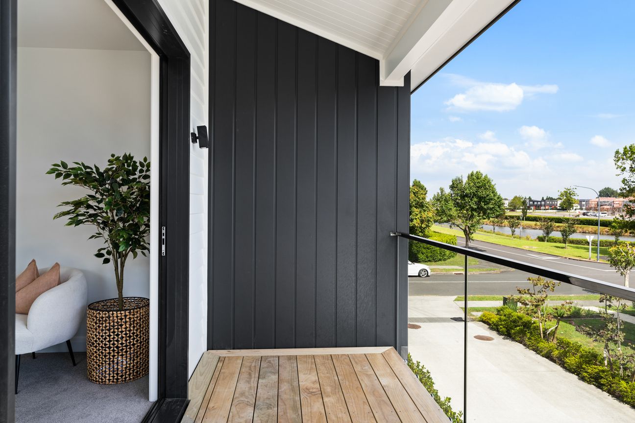 Location & Lake Views - Brand New in Karaka Lakes - Aanzicht 3