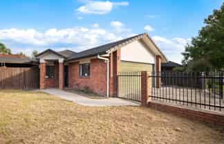 8 Carisbrook Crescent, Papakura