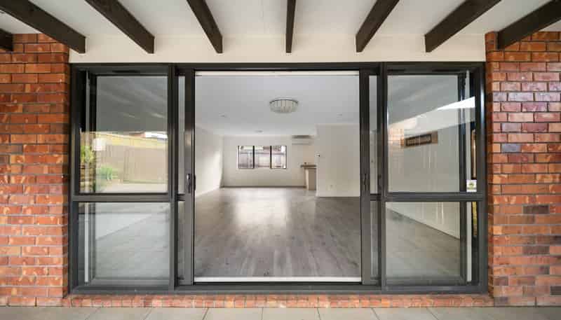 8 Carisbrook Crescent, Papakura