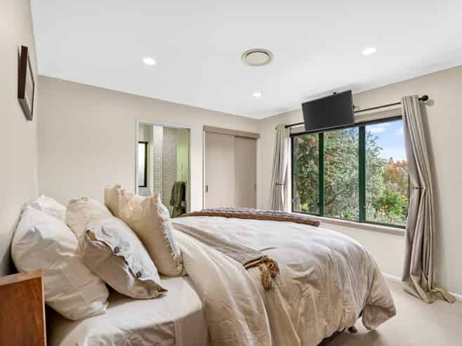 16 Awarua Crescent, Havelock North