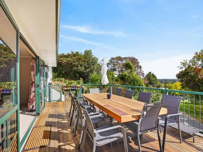 16 Awarua Crescent, Havelock North