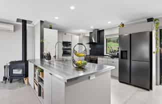 16 Awarua Crescent, Havelock North