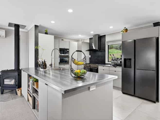 16 Awarua Crescent, Havelock North