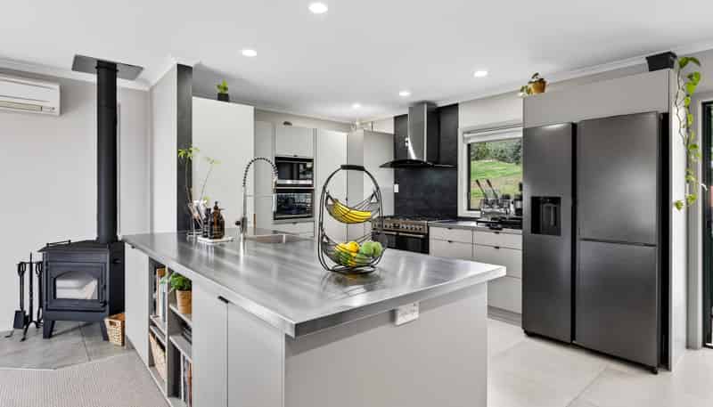 16 Awarua Crescent, Havelock North