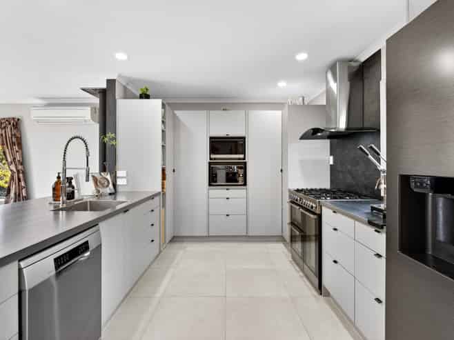 16 Awarua Crescent, Havelock North