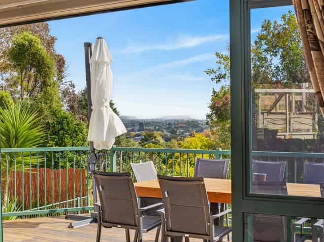 16 Awarua Crescent, Havelock North