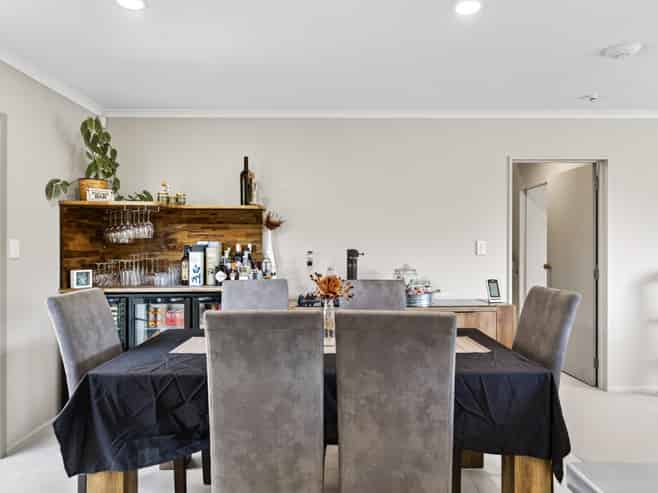 16 Awarua Crescent, Havelock North