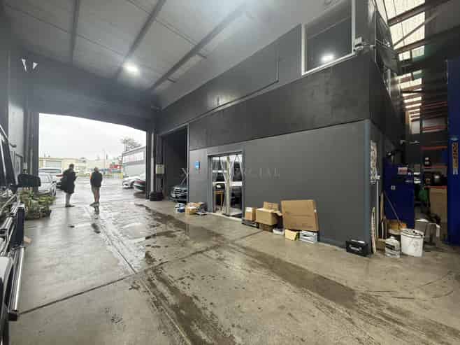 Pristine Saint Johns Unit with Yard - 772sqm