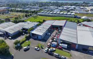 Pristine Saint Johns Unit with Yard - 772sqm