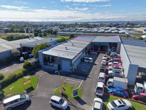 Pristine Saint Johns Unit with Yard - 772sqm
