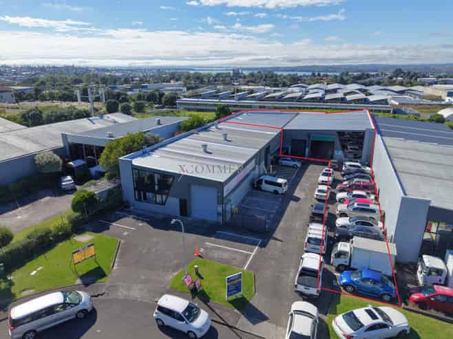 Pristine Saint Johns Unit with Yard - 772sqm