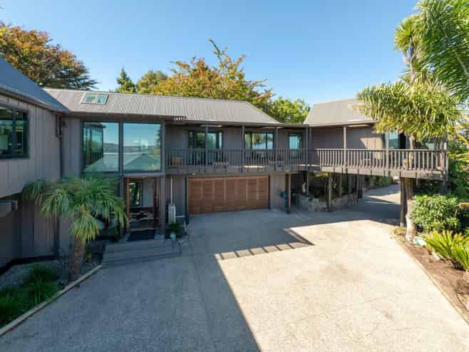 14 Taharepa Road, Hilltop