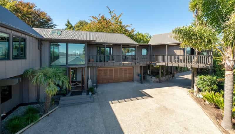 14 Taharepa Road, Hilltop