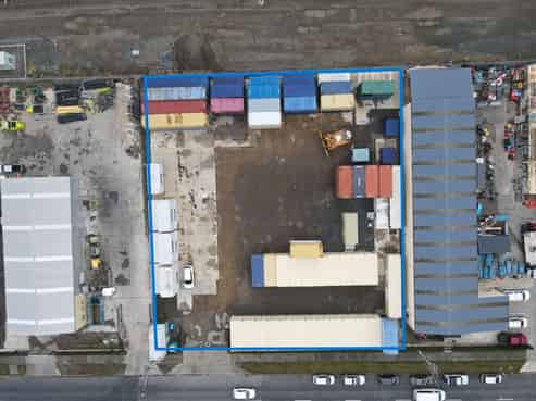Secure Yard with Exceptional Frontage