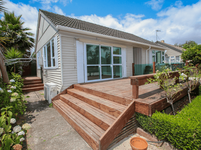 620 River Road, Chartwell