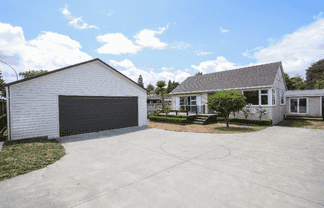 620 River Road, Chartwell