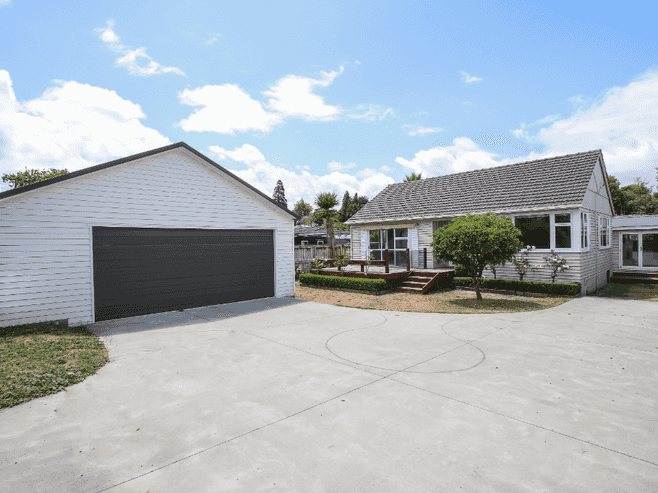 620 River Road, Chartwell