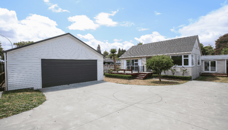 620 River Road, Chartwell