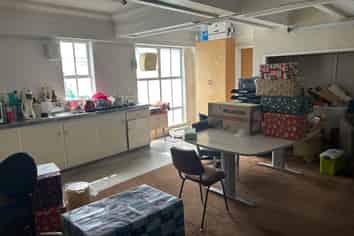 Cool retail lease corner Dalton and Dickens Street