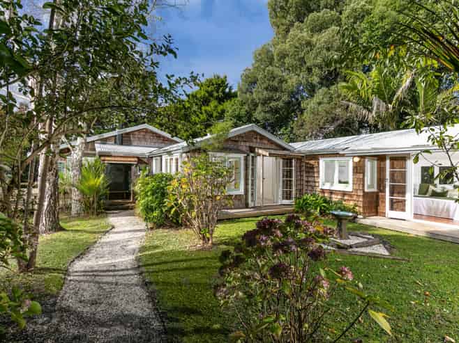103 Hinau Road, Muriwai