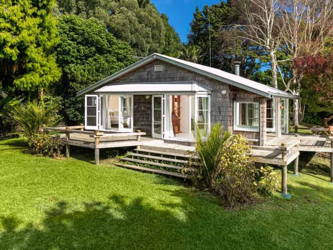 103 Hinau Road, Muriwai