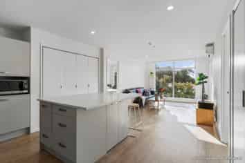 206/19 Bute Road, Browns Bay