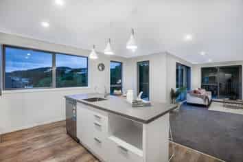 2/10A Rewa Terrace, Tawa