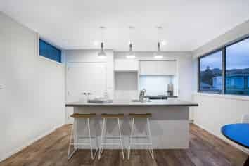 2/10A Rewa Terrace, Tawa