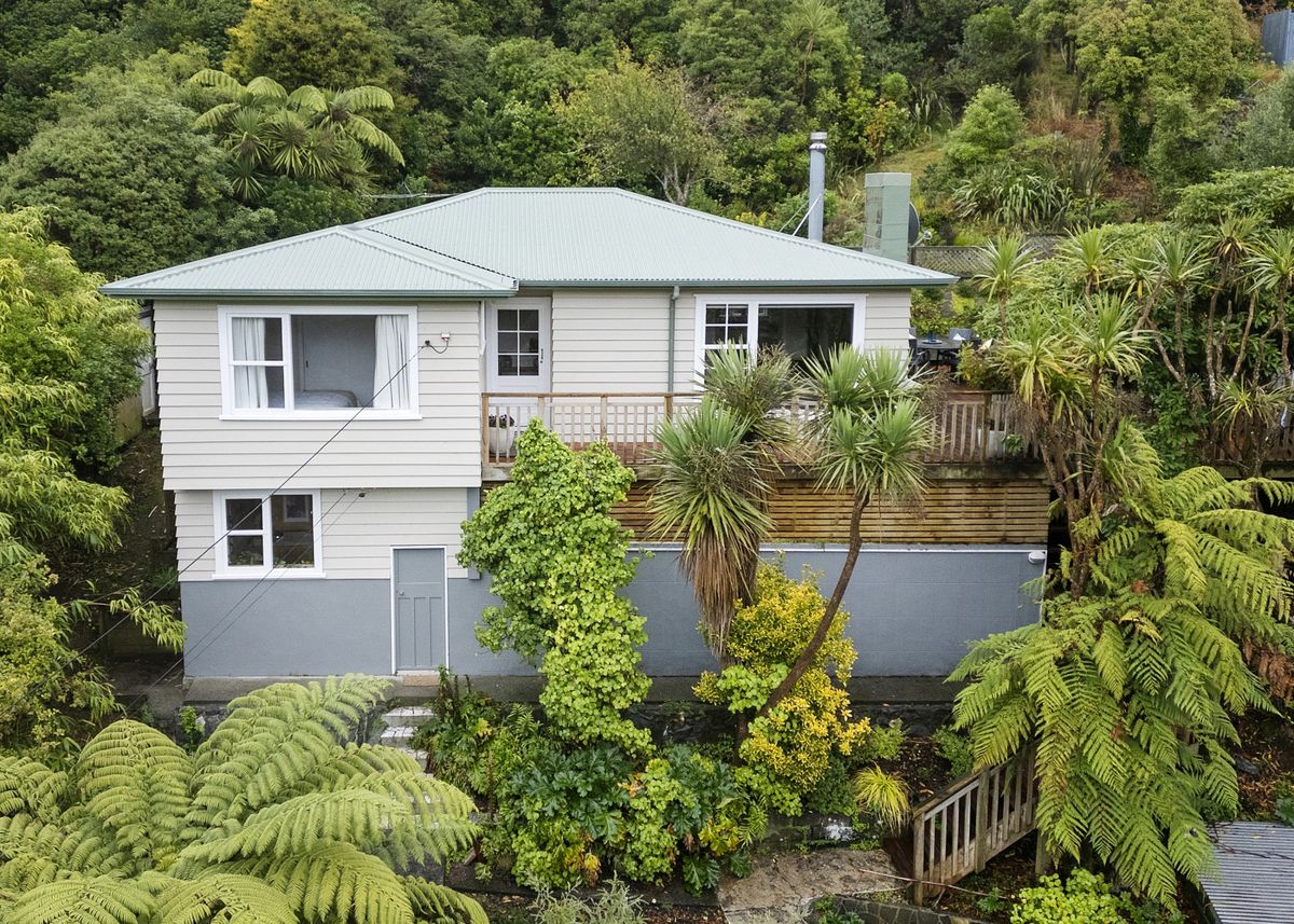 Private sanctuary living – views and community