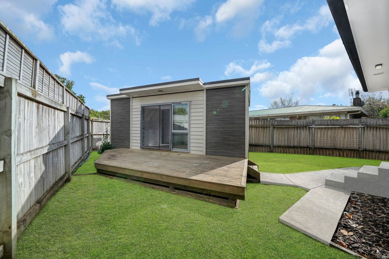 Two bedrooms + Legal sleepout ensuites! - Vista 3