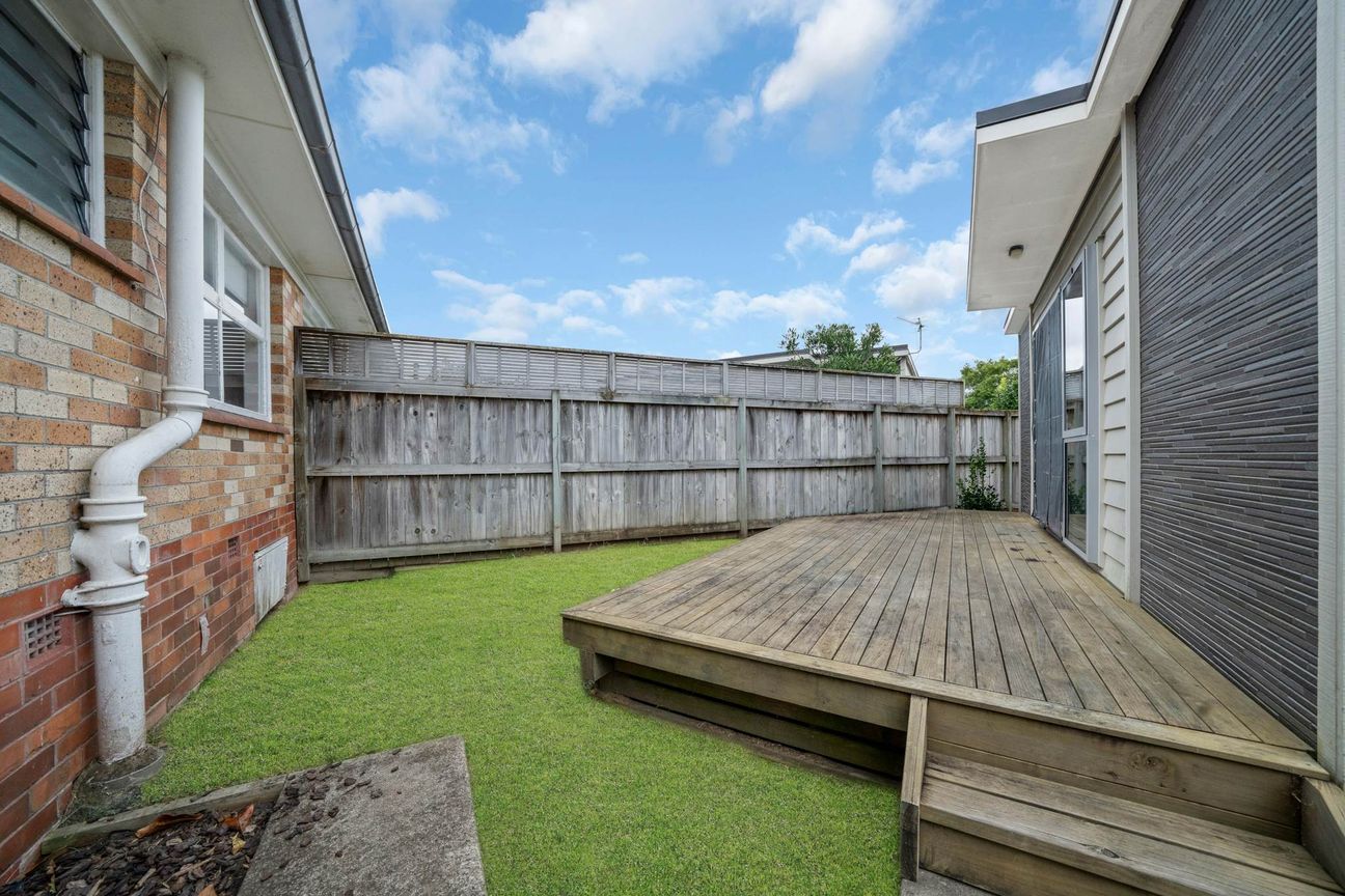 Two bedrooms + Legal sleepout ensuites! - Vista 5
