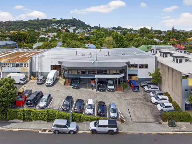 Functional Office & Warehouse Opportunity